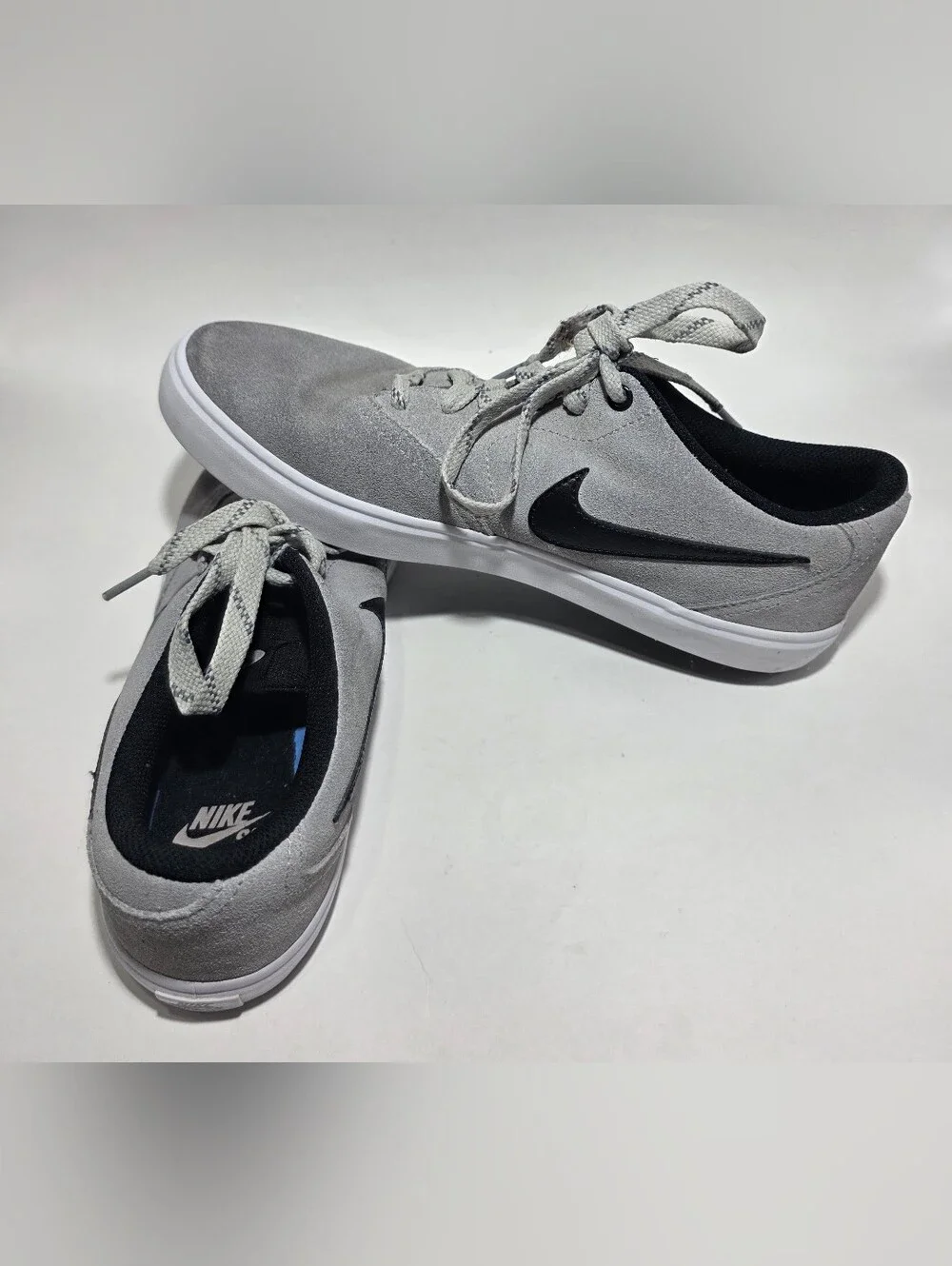 Nike SB Gray Suede Skate Shoes Sneakers Men's US 8.5 Black Swoosh